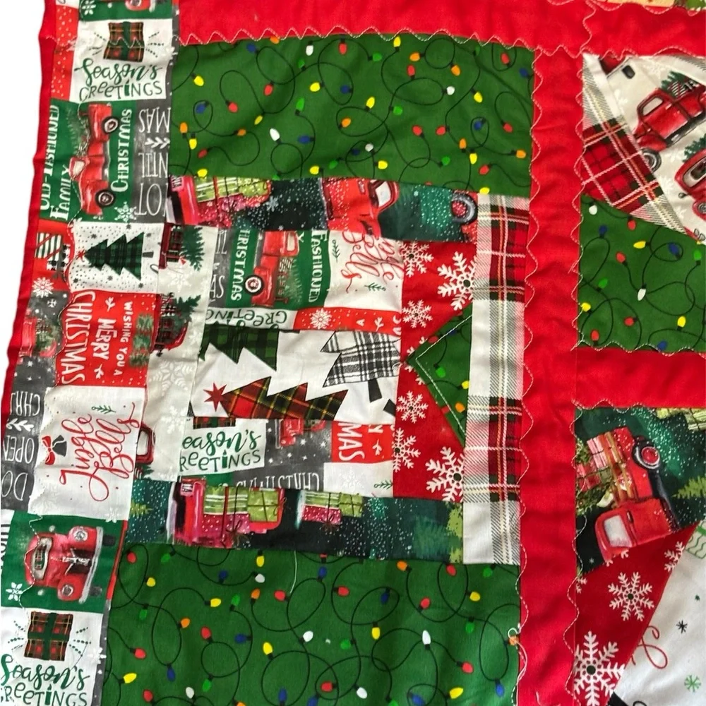 Christmas lap quilt. Approx 36” x 39”